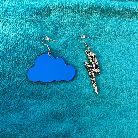 Dolls kill thunderbolt and cloud earrings - Picture 2 of 8